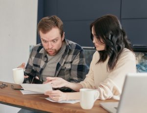 Découvrez si ton propriétaire a le droit d'augmenter tes charges locatives comme il le fait ! 